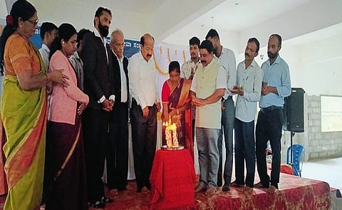 ಜಿಲ್ಲಾ ಮರಾಠ/ಮರಾಟಿ ಸಮಾಜ ಸೇವಾ ಸಂಘದ ೩೦ನೇ ವರ್ಷದ ವಾರ್ಷಿಕೋತ್ಸವವನ್ನು ಗಣ್ಯರು ಉದ್ಘಾಟಿಸಿದರು. ಎಂ.ಎಂ.ಪರಮೇಶ್ವರ್, ಡಾ.ಕೆ.ಸುಂದರ್‌ನಾಯ್ಕ, ಎಂ.ಟಿ.ಶೋಭಾವತಿ ಇತರರಿದ್ದರು. 