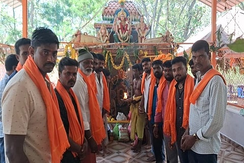 ಗೊಂದಿಬಸವನಹಳ್ಳಿ ಗ್ರಾಮದ ಮೈನ್ ಕೋರೆಯಲ್ಲಿರುವ ಶ್ರೀ ಮಾರಿಯಮ್ಮ ದೇವರ ವಾರ್ಷಿಕ ಪೂಜೋತ್ಸವ ಶ್ರದ್ದಾಭಕ್ತಿಯಿಂದ ನಡೆಯಿತು. ನಾಗರಾಜು, ಗಣೇಶ, ಮಣಿ, ಸುಧಾಕರ ಮತ್ತಿತರರು ಇದ್ದರು.