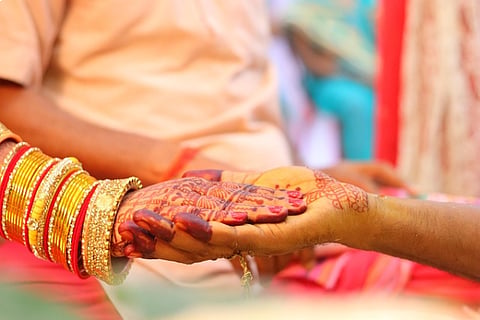 Maharashtra family no gold for wedding