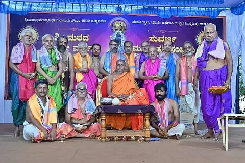 ದಾವಣಗೆರೆಯ ದೀಕ್ಷಿತ್ ರಸ್ತೆಯ ಶ್ರೀ ರಾಘವೇಂದ್ರ ಸ್ವಾಮಿಗಳ ಮಠದ ಸುವರ್ಣ ಮಹೋತ್ಸವ ಅಂಗವಾಗಿ ಸೋಮವಾರ, ಮುಳಬಾಗಿಲು ಶ್ರೀಪಾದರಾಜ ಮಠದ ಶ್ರೀ ಸುಜಯನಿಧಿ ತೀರ್ಥ ಶ್ರೀಪಾದಂಗಳವರಿಗೆ ಶ್ರೀ ಗುರುರಾಜ ಸೇವಾ ಸಂಘದಿಂದ ಗೌರವಿಸಲಾಯಿತು. ಕೊ.ಸ. ಪ್ರಸನ್ನ ಕುಮಾರ್, ಗುರುರಾಜಾಚಾರ್ಯ ಕಂಪ್ಲಿ, ಡಾ. ಆನಂದತೀರ್ಥಾಚಾರ್ ಸಿ.ಕೆ, ಎನ್. ಸುಬ್ರಹ್ಮಣ್ಯರಾವ್ ನರಗನಹಳ್ಳಿ, ವಾಗೀಶಾಚಾರ್ ಎಂ, ಪ್ರಾಣೇಶಾಚಾರ್ ಕಡೂರು, ವಾಚಸ್ಪತಿ ಆಚಾರ್ಯ, ಎನ್.ಡಿ. ಶ್ರೀನಿವಾಸರಾವ್ ನರಗನಹಳ್ಳಿ ಇದ್ದರು.  