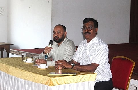 ಮತಗಟ್ಟೆ ಏಜೆಂಟರುಗಳಿಗೆ ಎಸ್‌ಐಆರ್ ಕುರಿತು ನಡೆದ ತರಬೇತಿ ಕಾರ್ಯಾಗಾರದಲ್ಲಿ ಆರ್.ಶ್ರೀಧರ್ ಮಾತನಾಡಿದರು. ಎಸ್.ಡಿ.ಪ್ರಶಾಂತ್ ಇದ್ದರು.
