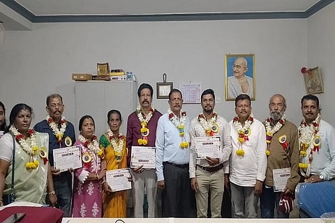 ಕುಶಾಲನಗರ ಮಾವೇಲಿ ಸಹಕಾರ ಸಂಘಕ್ಕ ನೂತನವಾಗಿ ಆಯ್ಕೆ ಆದ ನಿರ್ದೇಶಕರು. ಕೆ.ಜಿ. ಅಶೋಕನ್, ವಿ.ಎಸ್. ಜಿತೇಶ್, ಎಂ.ಜೆ. ಪ್ರಕಾಶ್, ಪಿ. ರವೀಂದ್ರನ್, ಕೆ.ವರದ. ಎಂ.ಎಸ್. ಶಾಂತಿ, ಎ.ಕೆ. ಶೇಖರನ್, ಮಹಿಳಾ ಮೀಸಲು ಕ್ಷೇತ್ರದಿಂದ ಟಿ.ಕೆ. ಅಜಿತ ಮತ್ತಿತರರು ಇದ್ದರು.