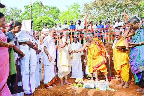  ಗರ್ಭಗೃಹದ ಶಿಲಾನ್ಯಾಸ ಮತ್ತು ನಿಧಿಕುಂಭ ಸ್ಥಾಪನಾ ಕಾರ್ಯಕ್ರಮ ನಡೆಯಿತು. ಲಕ್ಷ್ಮೀ ನಾರಾಯಣ ಆಸ್ರಣ್ಣ, ಶ್ರೀ ಸತ್ಯನಾರಾಯಣ ತಂತ್ರಿ, ಕೆ.ನರಸಿಂಹ ತಂತ್ರಿ, ನಾಗರಾಜ್ ಭಟ್, ಪ್ರಮಲ್ ಕುಮಾರ್ ಕಾರ್ಕಳ, ಕೆ.ಕೃಷ್ಣರಾಜ ತಂತ್ರಿ, ದೇವೇಂದ್ರ ಹೆಗ್ಡೆ, ಮಹಾವೀರ ಅಜ್ರಿ, ಪದ್ಮಕುಮಾರ್ ಕೊಂಬೆಟ್ಟುಗುತ್ತು ಇದ್ದರು.