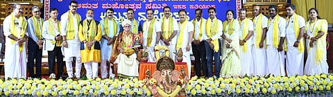ಮೂಡುಬಿದಿರೆ ಬಿಲ್ಲವ ಸಂಘ ಅಮೃತ ಮಹೋತ್ಸವ ಕಾರ್ಯಕ್ರಮದಲ್ಲಿ ಸಾಹಿತಿ ಬನ್ನಂಜೆ ಬಾಬು ಅಮೀನ್ ಅವರನ್ನು ಗೌರವಿಸಲಾಯಿತು. ಪ್ರಮುಖರಾದ ಡಾ. ಎಂ. ಮೋಹನ ಆಳ್ವ, ತಾರನಾಥ ಪೂಜಾರಿ, ಪದ್ಮರಾಜ್ ಆರ್.ಪೂಜಾರಿ, ಉಮೇಶ್ ಪೈ ಇತರರಿದ್ದರು.