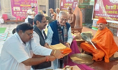 ವಿವಿಧ ಕ್ಷೇತ್ರ ದರ್ಶನದ ಸಂದರ್ಭ ಮೂಡುಬಿದಿರೆ ಭಟ್ಟಾರಕ ಸ್ವಾಮೀಜಿ ಅವರನ್ನು ಶ್ರಾವಕರು ಗೌರವಿಸಿದರು.