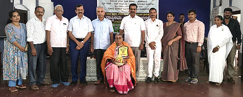 ಪ್ರಗತಿಪರ ಕೃಷಿಕರಾದ ಸುನಂದ ಶೆಟ್ಟಿ ಪಡುಮಾರ್ನಾಡು ಅವರನ್ನು ಸನ್ಮಾನಿಸಲಾಯಿತು. ಉಮಾನಾಥ ಕೋಟ್ಯಾನ್, ಕೆ.ಕೃಷ್ಣರಾಜ ಹೆಗ್ಡೆ, ಸಂಪತ್ ಸಾಮ್ರಾಜ್ಯ, ವೀಣಾ ರೈ, ಸಜನಾ, ಬ್ರಹ್ಮಕುಮಾರಿ ದೀಪಾ ಈಶ್ವರಿ, ಲಿಯೋ ವಾಲ್ಟರ್ ನಝರತ್, ಅಭಯ ಕುಮಾರ್ ಇದ್ದರು.