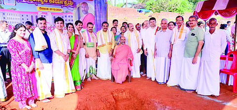 ವೈಬ್ರೆಂಟ್ ಜ್ಞಾನಕಾಶಿ ನ್ಯಾಷನಲ್ ಸ್ಕೂಲ್‌ಗೆ ಶಿಲಾನ್ಯಾಸ ನೆರವೇರಿಸಲಾಯಿತು. 