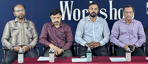 ಆಳ್ವಾಸ್‌ನಲ್ಲಿ ವಿದ್ಯಾರ್ಥಿಗಳಿಗೆ ಬರವಣಿಗೆ ಕಾರ್ಯಾಗಾರ ನಡೆಯಿತು. ವೃತ್ತಿ ಮಾರ್ಗದರ್ಶಕ ವಿಕ್ರಮ ನಾಯಕ್, ವಿಭಾಗದ ಸಲಹೆಗಾರ ಡಾ.ಪ್ರವೀಣ್ ರಾಜ್, ಆಡಳಿತಾಧಿಕಾರಿ ಡಾ.ಪ್ರಜ್ಞಾ ಆಳ್ವ ಮೊದಲಾದವರಿದ್ದರು.