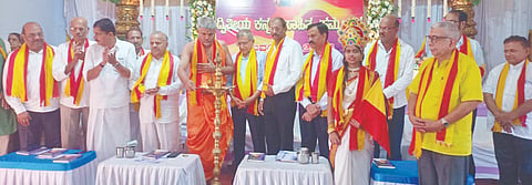  ಮೂಡುಬಿದಿರೆ ತಾಲೂಕು ಸಾಹಿತ್ಯ ಸಮ್ಮೇಳನವನ್ನು ಉದ್ಘಾಟಿಸಲಾಯಿತು. ಸಮ್ಮೇಳನ ಅಧ್ಯಕ್ಷ ಅಬ್ದುಲ್ ಹಮೀದ್ ಪಕ್ಕಲಡ್ಕ, ಶ್ರೀ ಕಮಲಾದೇವಿ ಪ್ರಸಾದ ಅಸ್ರಣ್ಣ, ಜಿಲ್ಲಾ ಕನ್ನಡ ಸಾಹಿತ್ಯ ಪರಿಷತ್ ಅಧ್ಯಕ್ಷ ಡಾ. ಎಂ.ಪಿ. ಶ್ರೀನಾಥ್ ಇದ್ದರು.  