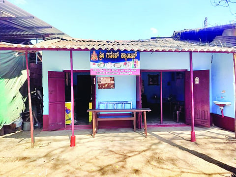 ಅಶಕ್ತರಿಗೆ ಉಚಿತ ಸೇವೆ ನೀಡುವ ಕ್ಯಾಂಟಿನ್.