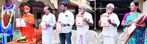 ಹಿಂದೂ ಸಂಗಮದ ಆಮಂತ್ರಣ ಪತ್ರಿಕೆ ಬಿಡುಗಡೆಗೊಳಿಸಲಾಯಿತು. ಜೈನಮಠದ ಸ್ವಸ್ತಿಶ್ರೀ ಭಟ್ಟಾರಕ ಚಾರುಕೀರ್ತಿ ಪಂಡಿತಾಚಾರ್ಯವರ್ಯ ಸ್ವಾಮೀಜಿ, ಶಾಮ ಹೆಗ್ಡೆ, ಉಪಾಧ್ಯಕ್ಷ ಎಂ.ಶಾಂತರಾಮ ಕುಡ್ವ,ನಾಗರಾಜ ಹೆಗ್ಡೆ ಮೊದಲಾದವರಿದ್ದರು.