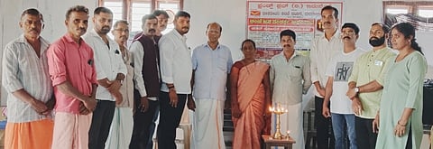  ಫ್ರೆಂಡ್ಸ್ ಕ್ಲಬ್ ಇರುವೈಲು ಆಶ್ರಯದಲ್ಲಿ ಅಂಚೆ ಜನಸಂಪರ್ಕ ಅಭಿಯಾನ, ಆಧಾರ್ ತಿದ್ದುಪಡಿ ಶಿಬಿರ ಆಯೋಜಿಸಲಾಯಿತು.  ಕೆಡಿಪಿ ಸದಸ್ಯ ಪ್ರವೀಣ್ ಪೂಜಾರಿ, ಇರುವೈಲು ಗ್ರಾಪಂ ಅಧ್ಯಕ್ಷೆ ಲಲಿತಾ ಮುಗೇರ ಮೊದಲಾದವರಿದ್ದರು.