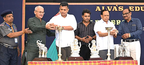 ಆಳ್ವಾಸ್‌ನಲ್ಲಿ ನಾಯಕತ್ವ ಶಿಬಿರ ಸಂಸದ ಕ್ಯಾ.ಬ್ರಿಜೇಶ್ ಚೌಟ ಉದ್ಘಾಟಿಸಿದರು. ಮಾಜಿ ಸಚಿವ ಕಿಮ್ಮನೆ ರತ್ನಾಕರ, ಮಾಜಿ ಎಂಎಲ್‌ಸಿ ಕ್ಯಾ.ಗಣೇಶ್ ಕಾರ್ಣಿಕ್, ಟ್ರಸ್ಟಿ ವಿವೇಕ್ ಆಳ್ವ ಮತ್ತಿತರರಿದ್ದರು.