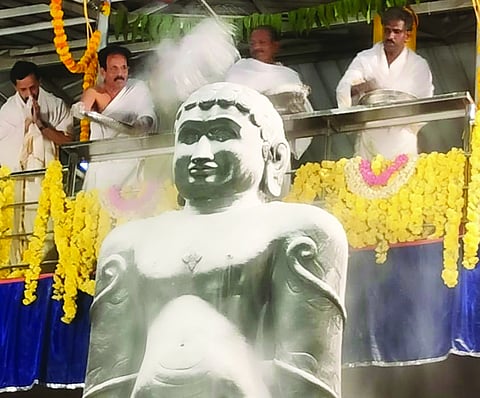 ಭಟ್ಟಾರಕಶ್ರೀ ನೇತೃತ್ವದಲ್ಲಿ ಬಜಗೋಳಿ ಧರ್ಮ ಶಾಲೆಯಲ್ಲಿ ಮಸ್ತಾಭಿಷೇಕ ನೆರವೇರಿತು.