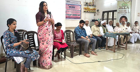  ತೋಡಾರಿನಲ್ಲಿ ಕ್ಯಾನ್ಸರ್ ತಪಾಸಣಾ ಶಿಬಿರ ನಡೆಯಿತು. ಡಾ.ಅಮರಶ್ರೀ ಅಮರನಾಥ ಶೆಟ್ಟಿ, ಐ.ಕೆ.ಮೂಸದಾರಿ, ಎಂ.ಎ.ಎಸ್.ಆಸೀಫ್ ಇಕ್ಬಾಲ್, ಅಬ್ದುಲ್ ರಝಾಕ್ ಮದನಿ, ನಾವಫ್‌ಪಡು,  ಅಬ್ದುಲ್ ರಹಿಮಾನ್ ಗಾಂಧಿನಗರ, ಮನ್ಸೂರ್ ಪಡ್ಡಂದಡ್ಕ, ಅಮೀರ್ ಹಂಡೇಲ್ ಮತ್ತಿತರರಿದ್ದರು.  