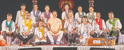  ಕನ್ನಡ ಸಾಹಿತ್ಯದ ಸಂಗೀತ ವೈವಿಧ್ಯತೆಯನ್ನು ಒಂದೇ ವೇದಿಕೆಯಲ್ಲಿ ಅನಾವರಣಗೊಳಿಸಿದ ಅಪರೂಪದ ಪ್ರಯೋಗವೇ ಕನ್ನಡ ಗಾನಗುಚ್ಛ ಕಾರ್ಯಕ್ರಮ ಎಂದು ಆಳ್ವಾಸ್ ಶಿಕ್ಷಣ ಪ್ರತಿಷ್ಠ್ಠಾನದ ಅಧ್ಯಕ್ಷ ಡಾ.ಎಂ.ಮೋಹನ ಆಳ್ವ ಹೇಳಿದರು.