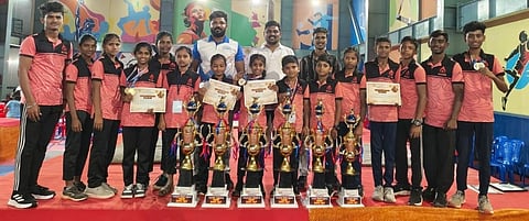 ರಾಜ್ಯ ಮಟ್ಟದ ಮಲ್ಲಕಂಬ ಕ್ರೀಡೋತ್ಸವದಲ್ಲಿ ಸಮಗ್ರ ಚಾಂಪಿಯನ್ ಪಟ್ಟ ಗೆದ್ದ ಆಳ್ವಾಸ್ ಮಲ್ಲಕಂಬ ತಂಡ.