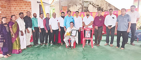 ಮಾರೂರು ಗುಡ್ಡಲಂಗಡಿಯಲ್ಲಿ ಆಯೋಜಿಸಿದ್ದ ಪಂಚಾಶತ್ ಸಮ್ಮಾನ್ ಕಾರ್ಯಕ್ರಮದಲ್ಲಿ ರಾಘವೇಂದ್ರ ಭಂಡಾರ್ಕಾರ್ ಅವರನ್ನು ಸನ್ಮಾನಿಸಲಾಯಿತು. ಶಾಂತಾರಾಮ ಕುಡ್ವ, ಕೃಷ್ಣಕುಮಾರ್, ಎಂ.ದಯಾನಂದ ಪೈ ಮತ್ತಿತರರು ಉಪಸ್ಥಿತರಿದ್ದರು.