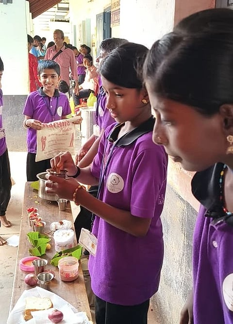 ಗಾಂಧಿನಗರ ಶಾಲೆಯಲ್ಲಿ ಶೂನ್ಯತ್ಯಾಜ್ಯ ಪರಿಕಲ್ಪನೆಯೊಂದಿಗೆ ಮಕ್ಕಳ ಸಂತೆಯನ್ನು ಆಯೋಜಿಸಲಾಯಿತು.