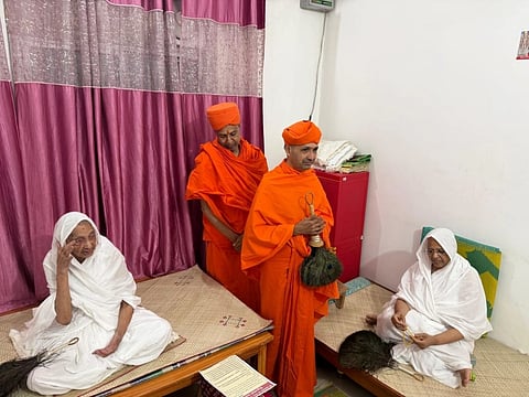 ಮೂಡುಬಿದಿರೆ ಭಟ್ಟಾರಕ ಸ್ವಾಮೀಜಿಯವರಿಂದ ದೇಶದ ಬಹುಕ್ಷೇತ್ರಗಳ ಧಾರ್ಮಿಕ ಪ್ರವಾಸಗೈದರು. 