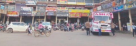 ಅವ್ಯವಸ್ಥೆಯಿಂದ ಕೂಡಿರುವ ಮೂಡುಬಿದಿರೆ ಬಸ್ ನಿಲ್ದಾಣ.