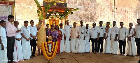 ಇರುವೈಲು ಜಾತ್ರೆ ಪ್ರಯುಕ್ತ ಸತ್ಯನಾರಾಯಣ ಪೂಜೆ, ಧಾರ್ಮಿಕ ಸಭೆ ನಡೆಯಿತು. ಕ್ಷೇತ್ರದ ಪ್ರಧಾನ ಅರ್ಚಕ ಐ.ರಾಘವೇಂದ್ರ ಆಸ್ರಣ್ಣ, ವ್ಯವಸ್ಥಾಪನಾ ಸಮಿತಿ ಅಧ್ಯಕ್ಷೆ ಸುಜಾತ ಜೆ.ಶೆಟ್ಟಿ, ಧರ್ಮಸ್ಥಳ ಗ್ರಾಮಾಭಿವೃದ್ಧಿ ಯೋಜನೆ ಯೋಜನಾಧಿಕಾರಿ ಧನಂಜಯ ಮೊದಲಾದವರಿದ್ದರು.