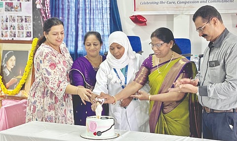 ಚಿಣ್ಣರ ತಂಗುದಾಣಕ್ಕೆ ಭೇಟಿ ನೀಡಿ 50 ಸಾವಿರ ರೂ.ಗೂ ಅಧಿಕ ಮೌಲ್ಯದ ದೈನಂದಿನ ಅಗತ್ಯ ವಸ್ತುಗಳು, ಆಹಾರ ಸಾಮಗ್ರಿಗಳು, ಕ್ರೀಡಾ ಉಪಕರಣಗಳು ಹಾಗೂ ಶೈಕ್ಷಣಿಕ ಸಾಮಗ್ರಿಗಳನ್ನು ಆಳ್ವಾಸ್ ವಿದ್ಯಾರ್ಥಿಗಳು ಹಸ್ತಾಂತರಿಸಿದರು.