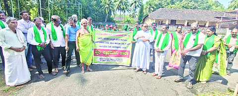  ನಿಡ್ಡೋಡಿ, ಕಲ್ಲಮುಂಡ್ಕೂರು ಗ್ರಾಮಸ್ಥರಿಂದ ನಿಡ್ಡೋಡಿ ಚರ್ಚ್‌ನಿಂದ ಇಂದಿರಾ ನಗರ ಕಾಲನಿವರೆಗೆ ಜಾಥಾ ಹಾಗೂ ಪ್ರತಿಭಟನೆ ನಡೆಯಿತು.