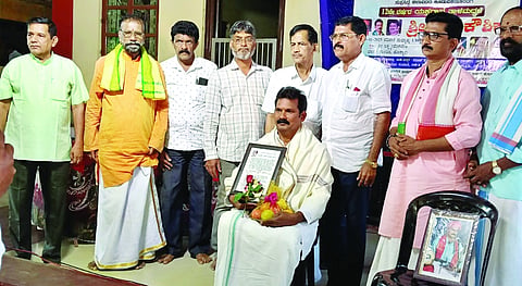 ಪಂಚಾಶತ್ ಸ್ಮರಣ್ ಪಂಚಾಶತ್ ಸಮ್ಮಾನ್ ಪ್ರಯುಕ್ತ ಹಿಮ್ಮೇಳ ವಾದಕ ರವಿರಾಜ್ ಜೈನ್ ಅವರನ್ನು ಸನ್ಮಾನಿಸಲಾಯಿತು.