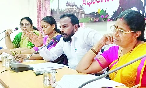ಮೂಡುಬಿದಿರೆ ಪುರಸಭೆ ಸಾಮಾನ್ಯ ಸಭೆಯಲ್ಲಿ ವಿವಿಧ ವಾರ್ಡ್‌ಗಳ ಸಮಸ್ಯೆ, ಸರ್ಕಾರದ ಯೋಜನೆಗಳ ಕುರಿತು ಚರ್ಚೆ ನಡೆಯಿತು.