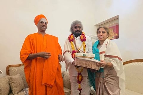 Siddaganga Sri | ಸಚಿವ ಈಶ್ವರ ಬಿ ಖಂಡ್ರೆ ಅಧಿಕೃತ ನಿವಾಸಕ್ಕೆ ತೆರಳಿ ಆಶೀರ್ವದಿಸಿದ ಸಿದ್ದಗಂಗಾಮಠದ ಸಿದ್ದಲಿಂಗ ಶ್ರೀಗಳು