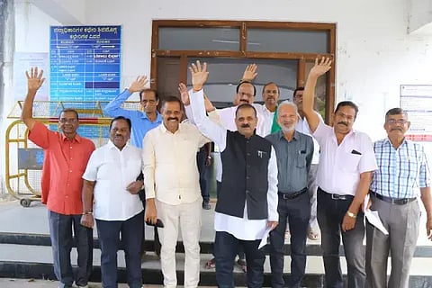 ಮೆಗ್ಗಾನ್ ಆಸ್ಪತ್ರೆ ಅವ್ಯವಸ್ಥೆ ಸರಿಪಡಿಸಬೇಕು ಹಾಗೂ ಬಿಪಿ, ಶುಗರ್‌ಗೆ ಉಚಿತವಾಗಿ ಇನ್ಸುಲಿನ್, ಮಾತ್ರೆ ನೀಡುವಂತೆ ಆಗ್ರಹಿಸಿ ಶಾಂತವೇರಿ ಗೋಪಾಲಗೌಡ ಸಮಾಜವಾದಿ ಅಧ್ಯಯನ ಕೇಂದ್ರ ಟ್ರಸ್ಟ್‌ನ ಕಲ್ಲೂರು ಮೇಘರಾಜ್, ಎಸ್.ಬಿ.ಅಶೋಕ್‌ಕುಮಾರ್, ಹೊಳೆಮಡಲು ವೆಂಕಟೇಶ್, ಜನಮೇಜಿರಾವ್, ಮಂಜುನಾಥ್ ಇತರರು ಡಿಸಿ ಕಚೇರಿ ಎದುರು ಪ್ರತಿಭಟನೆ ನಡೆಸಿದರು.