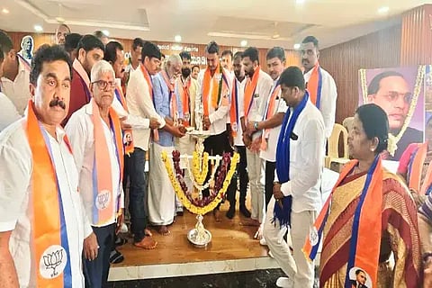 ಮೂಡಿಗೆರೆ ಬಿಜೆಪಿ ಕಚೇರಿಯಲ್ಲಿ ಅಂಬೇಡ್ಕರ್ ಜಯಂತಿ ಕಾರ್ಯಕ್ರಮವನ್ನು ಮಾಜಿ ಶಾಸಕ ಎನ್.ಮಹೇಶ್ ಉದ್ಘಾಟಿಸಿದರು. ಎಂ.ಕೆ.ಪ್ರಾಣೇಶ್, ಸಿ.ಟಿ.ರವಿ, ದೇವರಾಜ್ ಶೆಟ್ಟಿ, ಟಿ.ಎಂ.ಗಜೇಂದ್ರ, ಹಳಸೆ ಶಿವಣ್ಣ ಇತರರಿದ್ದರು.