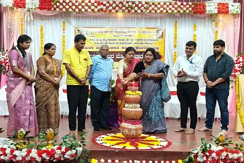 ಮೂಡಿಗೆರೆಯಲ್ಲಿ ಧರ್ಮಸ್ಥಳ ಗ್ರಾಮಾಭಿವೃದ್ಧಿ ಯೋಜನೆ ಮಹಿಳಾ ವಿಚಾರಗೋಷ್ಠಿಯನ್ನು ಜಿಲ್ಲಾ ಕಸಾಪ ಮಹಿಳಾ ಘಟಕದ ಅಧ್ಯಕ್ಷೆ ನಿರ್ಮಲಾ ಮಂಚೇಗೌಡ, ಭಾರತಿ ಉದ್ಘಾಟಿಸಿದರು. ಸದಾನಂದ ಬಂಗೇರ, ಎಂ.ಆರ್.ಪೂರ್ಣೇಶ್‌ಮೂರ್ತಿ, ಭಾರತಿ, ವಿದ್ಯಾ, ಪ್ರವೀಣ್ ಪೂಜಾರಿ ಇತರರಿದ್ದರು.