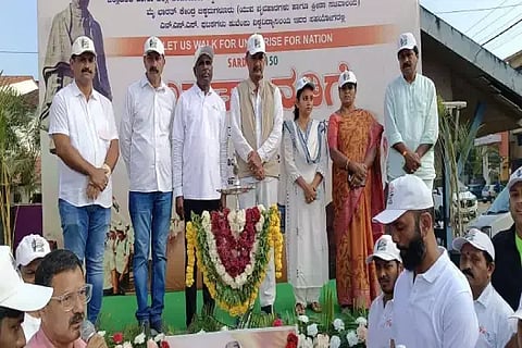 ಜನ್ನಾಪುರ ಗ್ರಾಮದ ಚೌಡೇಶ್ವರಿ ದೇವಸ್ಥಾನದ ರಸ್ತೆಯನ್ನು ಶಾಸಕಿ ನಯನಾ ಮೋಟಮ್ಮ ಉದ್ಘಾಟಿಸಿದರು. ಎ.ಜಿ.ಸುಬ್ರಾಯಗೌಡ, ಸಿ.ಬಿ.ಶಂಕರ್, ಜಕಾವುಲ್ಲ, ಅನಿಲ್, ಗಿರೀಶ್, ರವಿ, ಅಂತೋಣಿ, ವಿಶ್ವಾಮಿತ್ರ ಇತರರಿದ್ದರು.