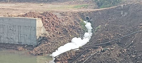 ಮುಧೋಳ ಯಾದವಾಡ ರಸ್ತೆಯ ಸಿದ್ಧೇಶ್ವರ ಬ್ಯಾರೇಜ್-ಕಂ-ಬ್ರಿಜ್ ಬಳಿ ಘಟಪ್ರಭಾ ನದಿಯ ಸ್ಥಿತಿ.