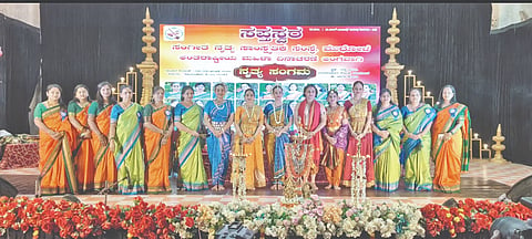  ಮುಧೋಳ ನಗರದ ರನ್ನ ಭವನದಲ್ಲಿ ಸಪ್ತಸ್ವರ ಸಂಗೀತ ಮತ್ತು ನತ್ಯ ಸಂಸ್ಥೆ ವತಿಯಿಂದ ಆಯೋಜಿಸಿದ್ದ ನತ್ಯ ಸಂಗಮ ಹಾಗೂ ಅಂತಾರಾಷ್ಟ್ರೀಯ ಮಹಿಳಾ ದಿನಾಚರಣೆ ಕಾರ್ಯಕ್ರಮದಲ್ಲಿ ದೇಶದ ಖ್ಯಾತ ಕಲಾವಿದರಾದ ರುಜುತಾ ಸೋಮನ್, ಪ್ರಚಿತಿ ಡಾಂಗೆ ಸೇರಿ ವಿವಿಧ ರಾಜ್ಯಗಳ ಕಲಾವಿದರು ಕಥಕ್, ಒಡಿಸ್ಸಿ ಹಾಗೂ ಭರತನಾಟ್ಯ ನತ್ಯ ಪ್ರದರ್ಶಿಸಿ ಪ್ರೇಕ್ಷಕರನ್ನು ರಂಜಿಸಿದರು.