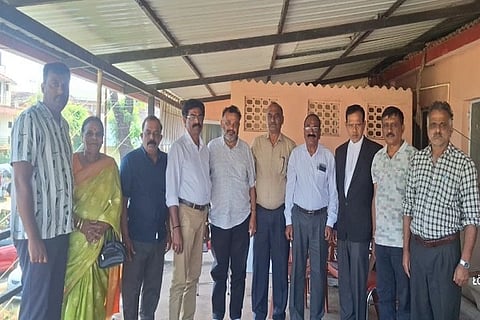 ವಿರಾಜಪೇಟೆ ಮತ್ತು ಪೊನ್ನಂಪೇಟೆ ತಾಲೂಕು ಒಕ್ಕಲಿಗರ ಸಂಘದ ಸಭೆ ಅಧ್ಯಕ್ಷ ಕಾರ್ಮಾಡು ಸುಬ್ರಹ್ಮಣ್ಯ (ಸುಬ್ಬಣ್ಣ) ನೇತೃತ್ವದಲ್ಲಿ ನಡೆಯಿತು. ವಿ.ಎಲ್. ಸುರೇಶ್, ಕೆ.ಪಿ. ನಾಗರಾಜು, ಕೆ.ಆರ್. ಸುರೇಶ್, ವಿ.ಪಿ. ರಾಜ, ಹೆಚ್.ಎ. ಗಣೇಶ್, ಬಸವರಾಜ್, ಪದ್ಮಾ ಇದ್ದರು.