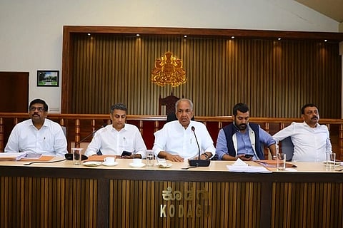 ಕೊಡಗು ಜಿಲ್ಲಾ ಯೋಜನಾ ಸಮಿತಿ ಸಭೆ ಜಿಲ್ಲಾ ಉಸ್ತುವಾರಿ ಸಚಿವ ಎನ್.ಎಸ್. ಬೋಸರಾಜು ಅಧ್ಯಕ್ಷತೆಯಲ್ಲಿ ಜಿಲ್ಲಾಧಿಕಾರಿ ಕಚೇರಿ ಸಭಾಂಗಣದಲ್ಲಿ ‌ನಡೆಯಿತು. ಎಸ್.ಜೆ. ಸೋಮಶೇಖರ್, ಎ.ಎಸ್. ಪೊನ್ನಣ್ಣ, ಡಾ. ಮಂತರ್ ಗೌಡ, ಧರ್ಮಜ ಉತ್ತಪ್ಪ ಇದ್ದರು.
