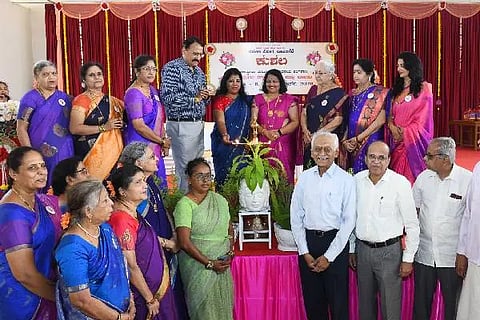ದಾವಣಗೆರೆಯಲ್ಲಿ ಶುಕ್ರವಾರ ಮಹಿಳಾ ಉದ್ಯಮಿಗಳ ‘ಕುಶಲ’ ವಸ್ತು ಪ್ರದರ್ಶನವನ್ನು ದೂಡಾ ಆಯುಕ್ತೆ ರೇಣುಕಾ ಉದ್ಘಾಟಿಸಿದರು. ವನಿತಾ ಹೆಬ್ಬಾರ್, ಡಾ. ಎಂ.ಸಿ. ಶಶಿಕಾಂತ್, ಡಾ.ಬಿ.ಟಿ. ಅಚ್ಯುತ, ನಳಿನಿ ಅಚ್ಯುತ ಇತರರು ಪಾಲ್ಗೊಂಡಿದ್ದರು.