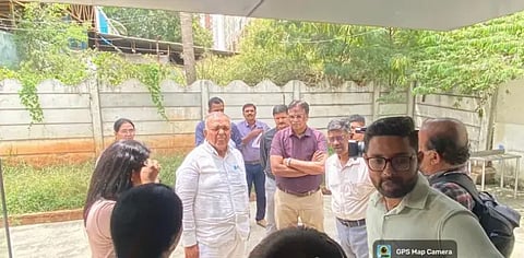 ನಗರದ ಥಣಿಸಂದ್ರ ಅನಾಲಿಟಿಕ್ಸ್​ ಮತ್ತು ರಿಸರ್ಚ್​ ಲ್ಯಾಬೊರೇಟರಿಗೆ ಅಧಿಕಾರಿಗಳೊಂದಿಗೆ ಸಚಿವ ರಾಮಲಿಂಗಾರೆಡ್ಡಿ ಭೇಟಿ ನೀಡಿ ಪರಿಶೀಲಿಸಿದರು.