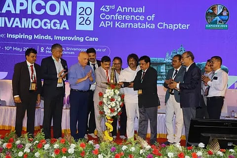 ಶಿವಮೊಗ್ಗದಲ್ಲಿ ಏರ್ಪಡಿಸಿದ್ದ ಮೂರು ದಿನದ ರಾಜ್ಯಮಟ್ಟದ ತಜ್ಞ ವೈದ್ಯರ ಸಮ್ಮೇಳನವನ್ನು ಮಧು ಬಂಗಾರಪ್ಪ ಉದ್ಘಾಟಿಸಿದರು. ಡಾ. ರಮಣಪುರಿ, ಡಾ. ಬಿ.ಆರ್.ಮಹೇಶ್‌ಮೂರ್ತಿ, ಡಾ. ವಿರೂಪಾಕ್ಷಪ್ಪ ಇತರರಿದ್ದರು.