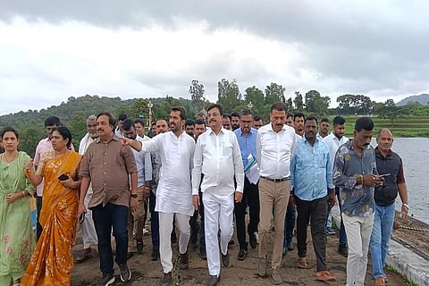 ಪ್ರಾಕೃತಿಕ ವಿಕೋಪಕ್ಕೆ ಸಂಬAಧಿಸಿದAತೆ ಕೊಡಗು ಜಿಲ್ಲಾ ಉಸ್ತುವಾರಿ ವಹಿಸಿಕೊಂಡಿರುವ ಸಚಿವ ಪಿ.ಎಂ. ನರೇಂದ್ರ ಸ್ವಾಮಿ ಹಾರಂಗಿ ಜಲಾಶಯಕ್ಕೆ ಭೇಟಿ ನೀಡಿ ಪರಿಶೀಲನೆ ನಡೆಸಿದರು. ಡಾ. ಮಂತರ್ ಗೌಡ, ಧರ್ಮಜ ಉತ್ತಪ್ಪ, ವಿ.ಪಿ. ಶಶಿಧರ್, ಕೆ.ಪಿ. ಚಂದ್ರಕಲಾ ಮತ್ತಿತರರು ಇದ್ದರು.
