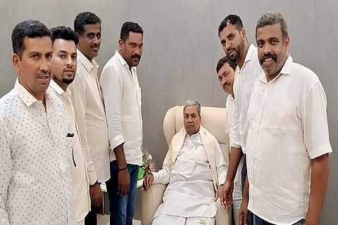 ವಿಧಾನಸಭಾ ಕ್ಷೇತ್ರದ ಕಾಂಗ್ರೆಸ್ ಅಲ್ಪಸಂಖ್ಯಾತ ಪ್ರಮುಖರ ನಿಯೋಗ ಸಿದ್ದರಾಮಯ್ಯ ಅವರನ್ನು ಭೇಟಿ ಮಾಡಿತು. ಆಲೀರ ಎಂ. ರಶೀದ್, ಎಂ. ಎಂ. ಇಸ್ಮಾಯಿಲ್, ಕೆ.ಎ. ಅಬ್ದುಲ್ ರಹಿಮಾನ್ (ಅಂದಾಯಿ), ಸಿ.ಇ. ಜುಬೈರ್ ಮತ್ತಿತರರು ಇದ್ದರು.