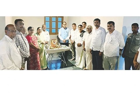 ಹುಲಿಕೆರೆ ಗ್ರಾಮದಲ್ಲಿ ಸಿದ್ಧ ಸಮಾಧಿ ಯೋಗ ಶಿಬಿರವನ್ನು ಶಾಸಕ ಡಾ.ಎನ್.ಟಿ.ಶ್ರೀನಿವಾಸ್ ಚಾಲನೆ ನೀಡಿದರು. ತಾಪಂ ಇಒ ನರಸಪ್ಪ, ಯೋಗ ಸಾಧಕರಾದ ಎಚ್.ವಿ.ಸಜ್ಜನ್, ನರಸಿಂಹನಗಿರಿ ವೆಂಕಟೇಶ್, ಕಾವಲ್ಲಿ ಶಿವಪ್ಪನಾಯಕ, ಹುಡೇಂ ಪಾಪನಾಯಕ, ವಸಂತ ಸಜ್ಜನ್ ಇದ್ದರು.