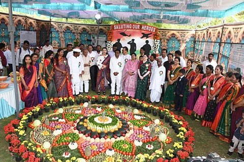 ಜಿಲ್ಲಾ ಪಂಚಾಯತ್ ಸಿ.ಇ.ಓ ಭಂವರ್ ಸಿಂಗ್ ಮೀನಾ, ಜಿಲ್ಲಾ ಕೃಷಿ ಸಮಾಜದ ಅಧ್ಯಕ್ಷ ಸಿದ್ರಾಮಪ್ಪಾ ಪಾಟೀಲ ಧಂಗಾಪೂರ್, ಜಿಲ್ಲಾ ಹಾಪ್‌ಕಾಮ್ಸ್ ಅಧ್ಯಕ್ಷ ಮಲ್ಲಿಕಾರ್ಜುನ ಭೂಶಟ್ಟಿ, ತೋಟಗಾರಿಕೆ ಇಲಾಖೆಯ ಜಂಟಿ ನಿರ್ದೇಶಕ ಸಂತೋಷ ಇನಾಮದಾರ್, ಹಿರಿಯ ಸಹಾಯಕ ತೋಟಗಾರಿಕೆ ನಿರ್ದೇಶಕರುಗಳಾದ  ಬಾಬುರಾವ ಪಾಟೀಲ, ಸುರೇಂದ್ರನಾಥ, ಶಂಕರಗೌಡ, ಸಂತೋಷ ತಾಂಡುರ, ರಾಜಕುಮಾರ, ಎಂ.ಡಿ ಸಮಿಯೋದ್ದಿನ್, ಅಜಿಮೋದ್ದಿನ್, ಶಂಕರ ಪಟವಾರಿ, ವೆಂಕಟ ಸಜ್ಜನ ಸೇರಿದಂತೆ ತೋಟಗಾರಿಕೆ ಇಲಾಖೆಯ ಇನ್ನಿತರ ಅಧಿಕಾರಿ-ಸಿಬ್ಬಂದಿಗಳು  ಹಾಜರಿದ್ದರು.
