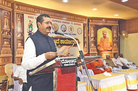ವಿಜಯಪುರದ ವೀರಶೈವ ಲಿಂಗಾಯತ ಸಮುದಾಯ ಭವನದಲ್ಲಿ ನಡೆದ ರಾಜ್ಯಮಟ್ಟದ ಎರಡನೇ ದಿನದ ಕಾರ್ಯಾಗಾರದಲ್ಲಿ ಶಾಸಕ ಬಸನಗೌಡ ಪಾಟೀಲ ಯತ್ನಾಳ ಮಾತನಾಡಿದರು.