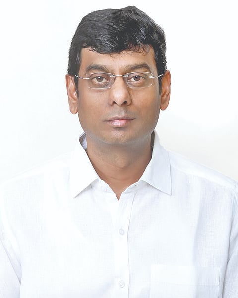 ಸುನೀಲಗೌಡ ಪಾಟೀಲ, ವಿ.ಪ. ಸದಸ್ಯ.
