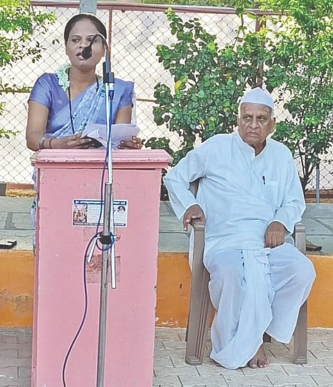 ವಿಜಯಪುರದ ಜ್ಞಾನಯೋಗಾಶ್ರಮದಲ್ಲಿ ನಡೆದ ಕಾರ್ಯಕ್ರಮದಲ್ಲಿ ಶಿಲ್ಪಾ ಭಸ್ಮೆ ಉಪನ್ಯಾಸ ನೀಡಿದರು. ವಿ.ಸಿ. ನಾಗಠಾಣ ಇದ್ದಾರೆ.