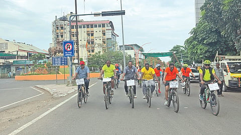 ವಿಶ್ವ ಬೈಸಿಕಲ್ ದಿನಾಚರಣೆ ಅಂಗವಾಗಿ ವಿಜಯಪುರ ನಗರದಲ್ಲಿ ಹಮ್ಮಿಕೊಂಡಿದ್ದ ಸೈಕ್ಲಿಂಗ್ ಜಾಥಾದಲ್ಲಿ ಭಾಗವಹಿಸಿದ್ದ ಸೈಕ್ಲಿಸ್ಟ್‌ಗಳು. 